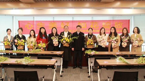 0304环保集团工会组织开展三八妇女节“心生美好 如花绽放”主题插花活动.jpg